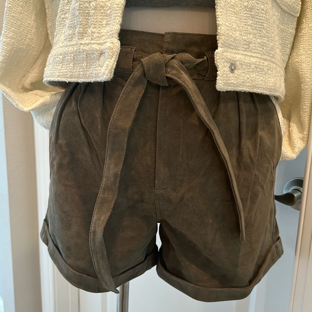 Women’s genuine suede short